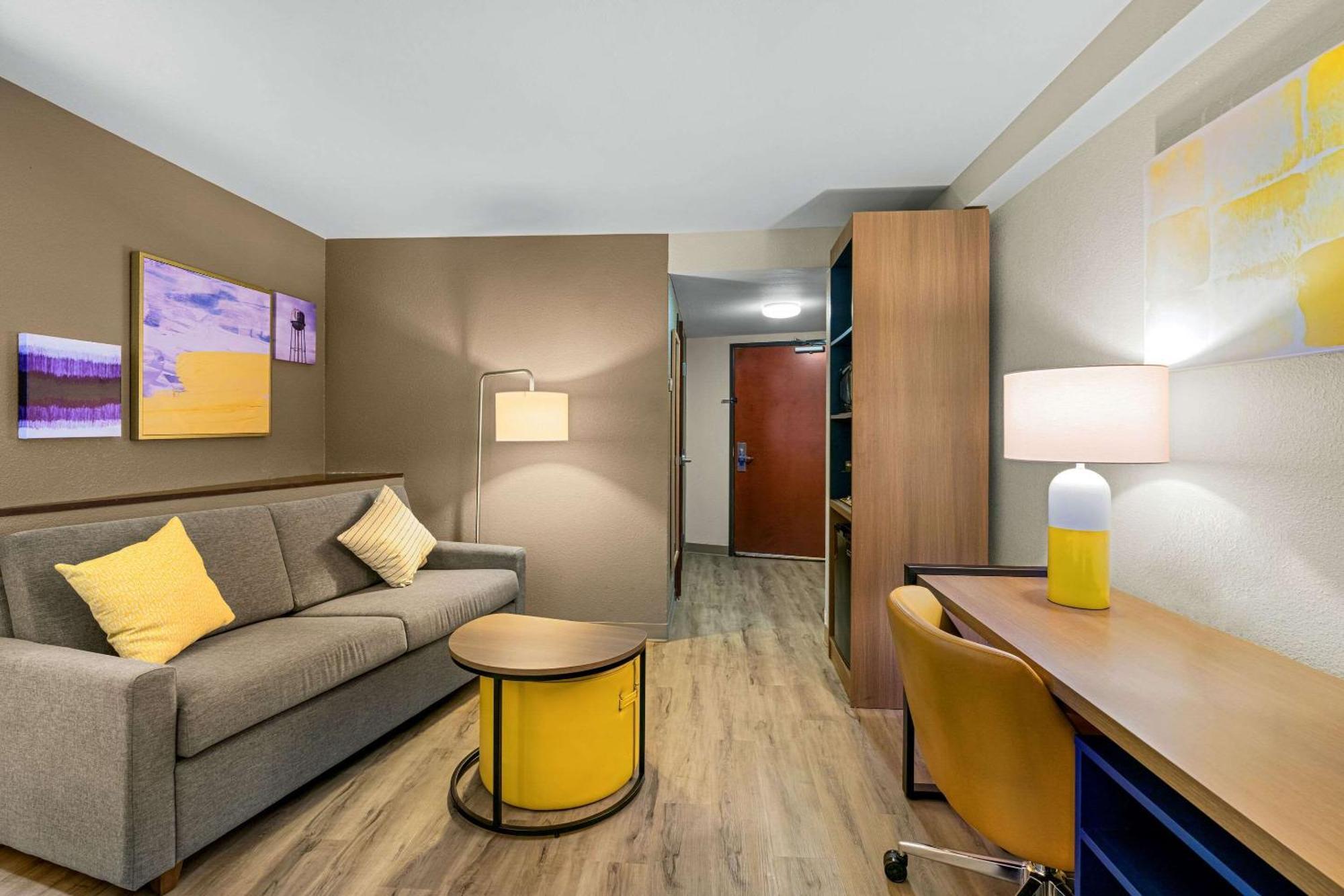 คอมฟอร์ท สวีทส์ Hotel วาคาวิลล์ ภายนอก รูปภาพ