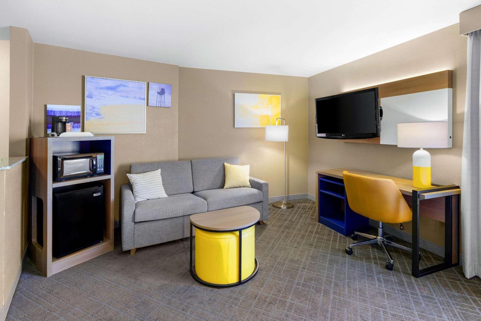 คอมฟอร์ท สวีทส์ Hotel วาคาวิลล์ ภายนอก รูปภาพ